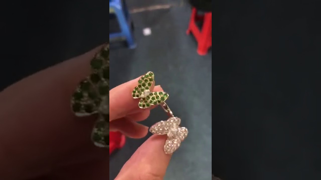 VCA yellow gold Two Butterfly Between the Finger ring