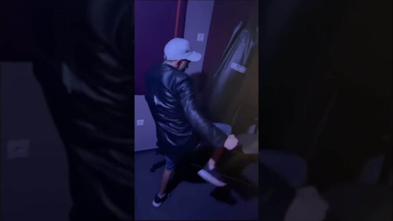 Vardos - Μπουνιές, Κλωτσιές (Part 3) (feat. Daddy Tsoulfa, Manolo, Foivos92)