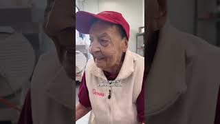 In Toscana si direbbe "chi più ne ha piu ne metta"!