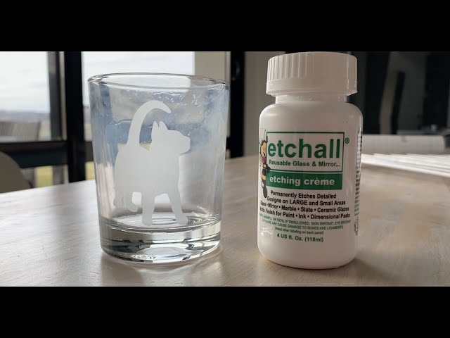 Comment dépolir un verre avec la crème Etchall et un pochoir fait à la  cricut 