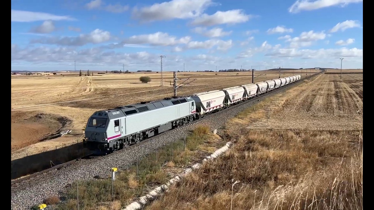 Traccion Rail 333.321 con cerealero Muriedas - Babilafuente