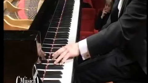 Giuseppe Albanese plays Liszt's Piano Concerto No. 1