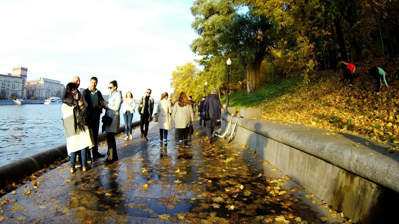 Парк горького прогулка. Парк Горького Москва осень. Парк Горького ЦПКИО Музеон. Парк Горького осенью. Москва РАРК Горького осенью.