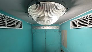 видео: Старый распашной лифт в доме Санкт-Петербурга. картинка: Старый распашной лифт в доме Санкт-Петербурга.