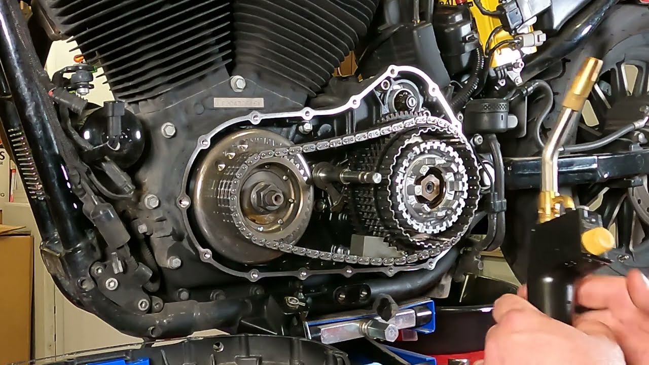 04〜スポーツスター　08年式取外し Sportster Stator Replacement-No filler-Right To The Technical Info