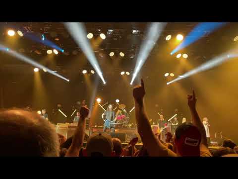 Foo Fighters/Dee Gees - You Should Be Dancing (Bee Gees cover) (Live in Anchorage Alaska)