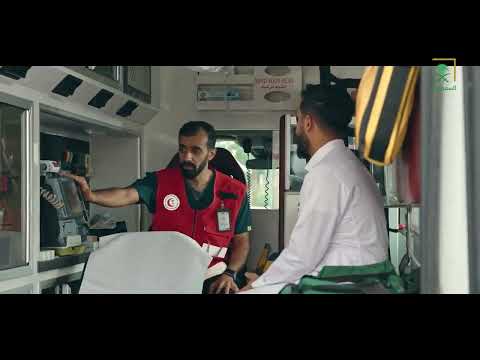 كم عدد الذين يشغلون سيارة الإسعاف وما دور كل واحد منهم 