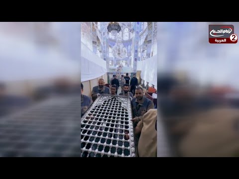 كوادر العتبة العباسية المطهرة في تركيب شباك ضريح السيدة زينب عليها السلام