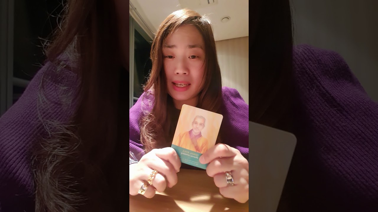 Daily Angel Messages  with   Keepers of the light Oracle cards