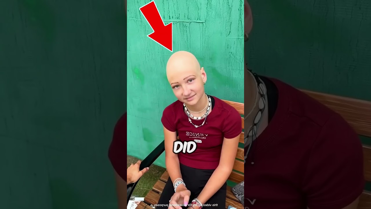 Девочка начала плакать после того, как у нее выросли новые волосы