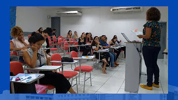 Qual a composição dos conselhos de saúde?