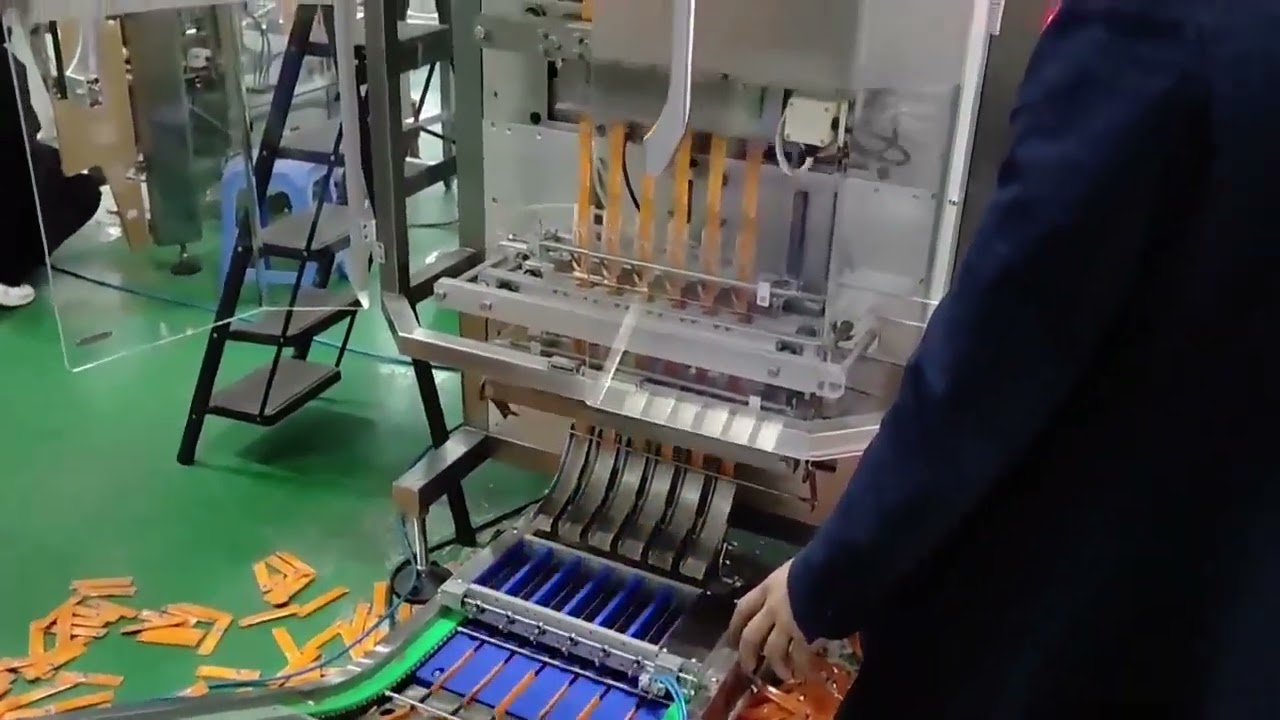 Multiple lanes packaging machine for coffee powder or health products