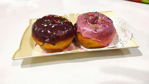 Melt In Your Mouth Glazed Donuts Recipe | How to make the BEST Yeast Donuts ! | Homemade Donuts 🍩
