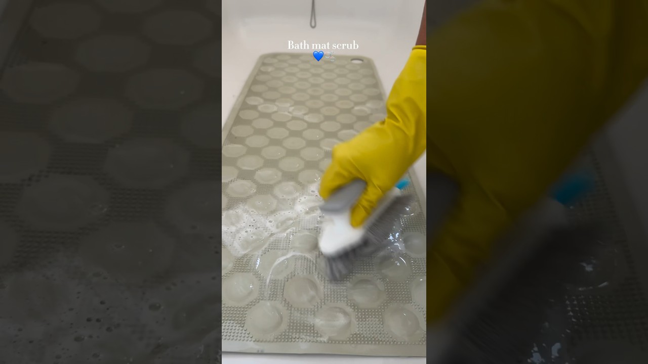 Bath mat scrub 💙🫧 #cleantok #scrubbing #satisfying #cleaning #bathroom #sudsy #brush #fyp #viral