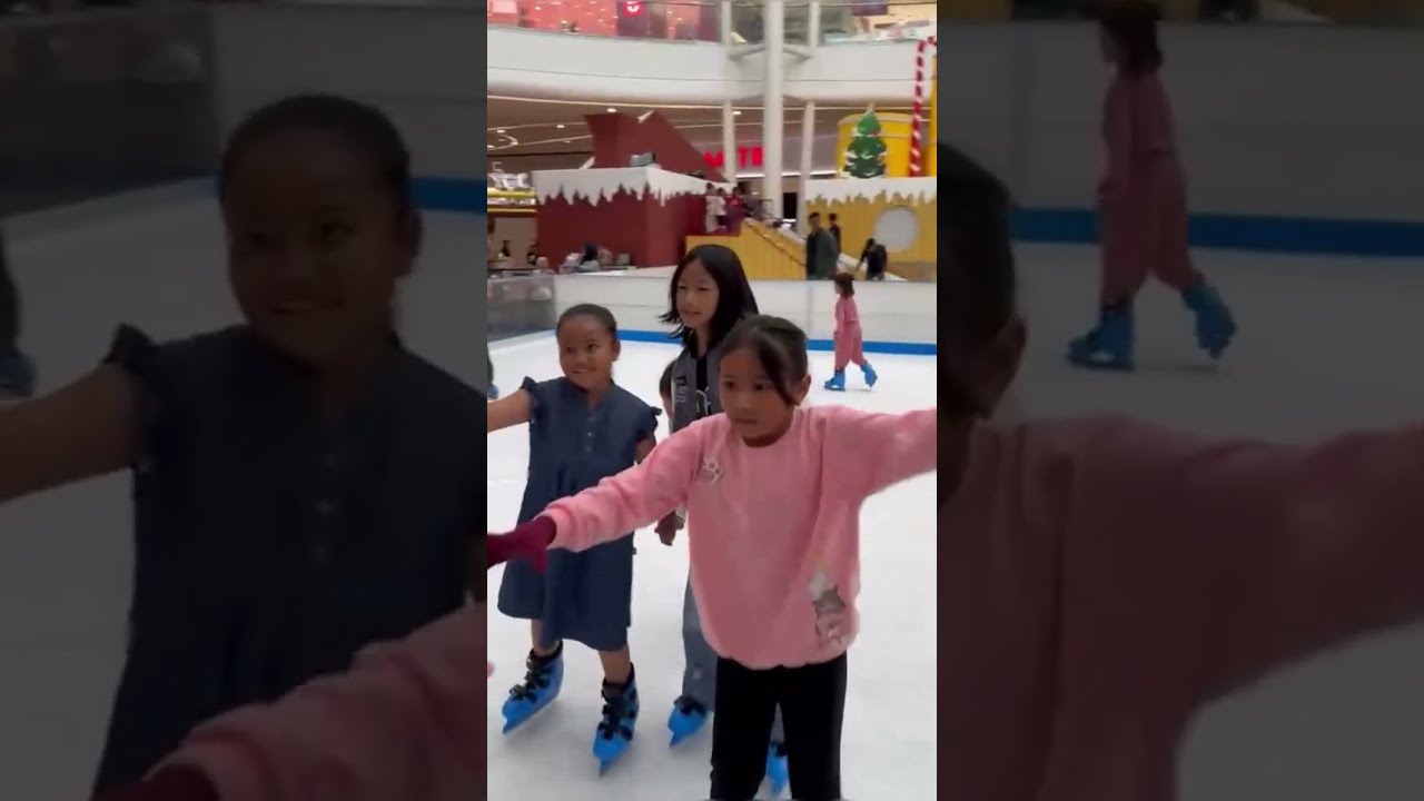 ИГРА НА КОНЬКАХ В RESINDA MALL KARAWANG