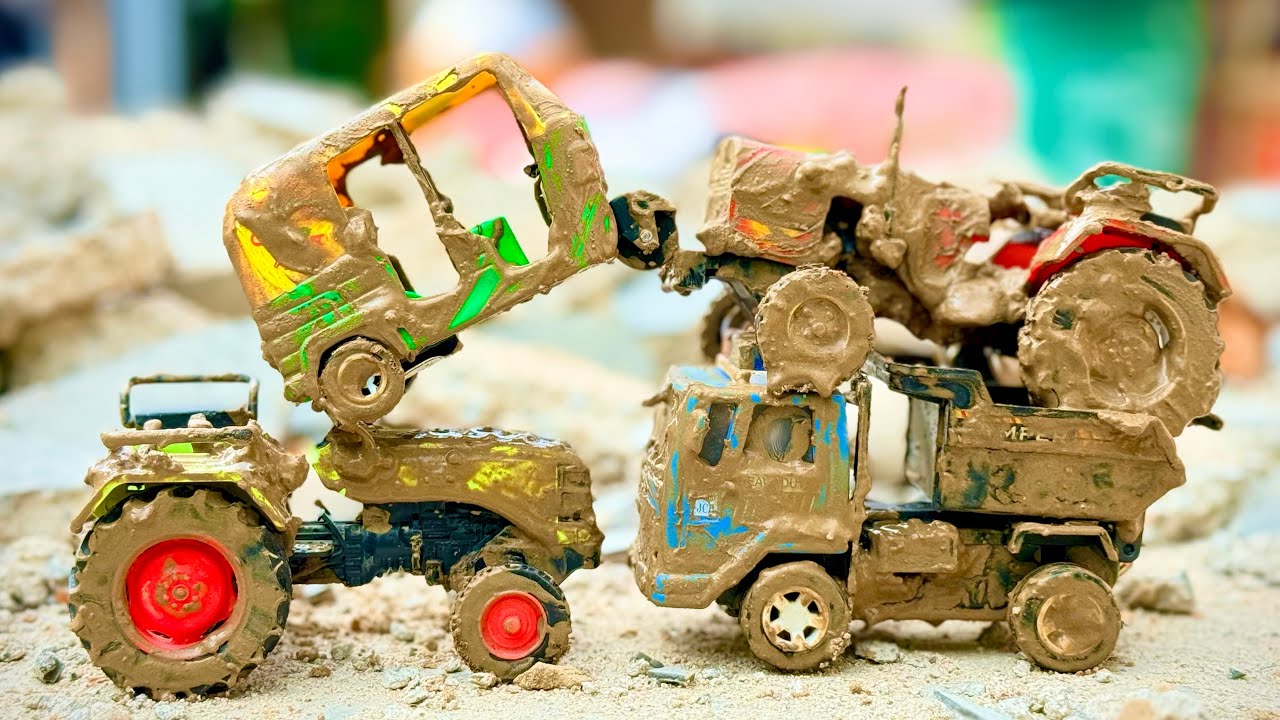 Mini Muddy Auto Rickshaw Tractor Mud Cleaning Water Pool Pulling Out Help Jcb | Jcb Cartoon | Toys