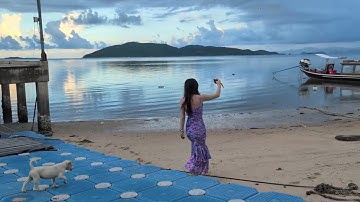 Sirikanda’s Elegant Sunset Walk | 15 Minutes of Calm on Bang Kao Beach