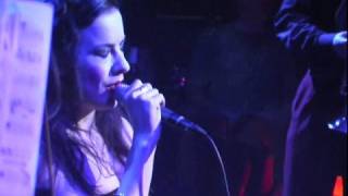 Video thumbnail of "Camille O'Sullivan - Rock 'n' Roll Suicide"