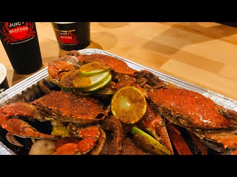 Juicy Seafood 🦞 Trying Blue Crab 🦀🦀 for the first time 👎🏾👎🏾