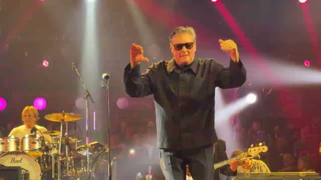 DI-RECT EN BARRY HAY - WHEN THE LADY SMILES (LIVE @ GOLDEN EARRING ONE LAST NIGHT , AHOY ROTTERDAM)
