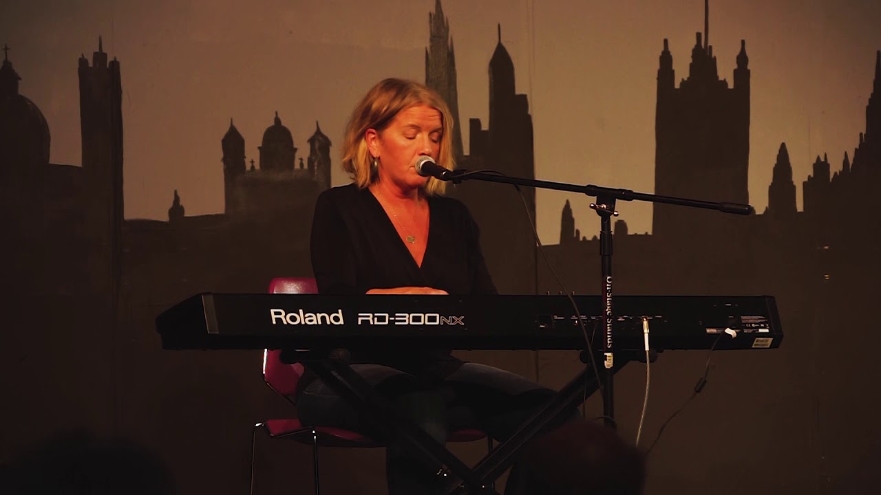 Erin Harkes performs Fall Out adlı videoyu YouTube'da izle Erin Harkes performs Fall Out adlı videoyu YouTube'da izle