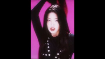 Yoonchae got some moves🔥