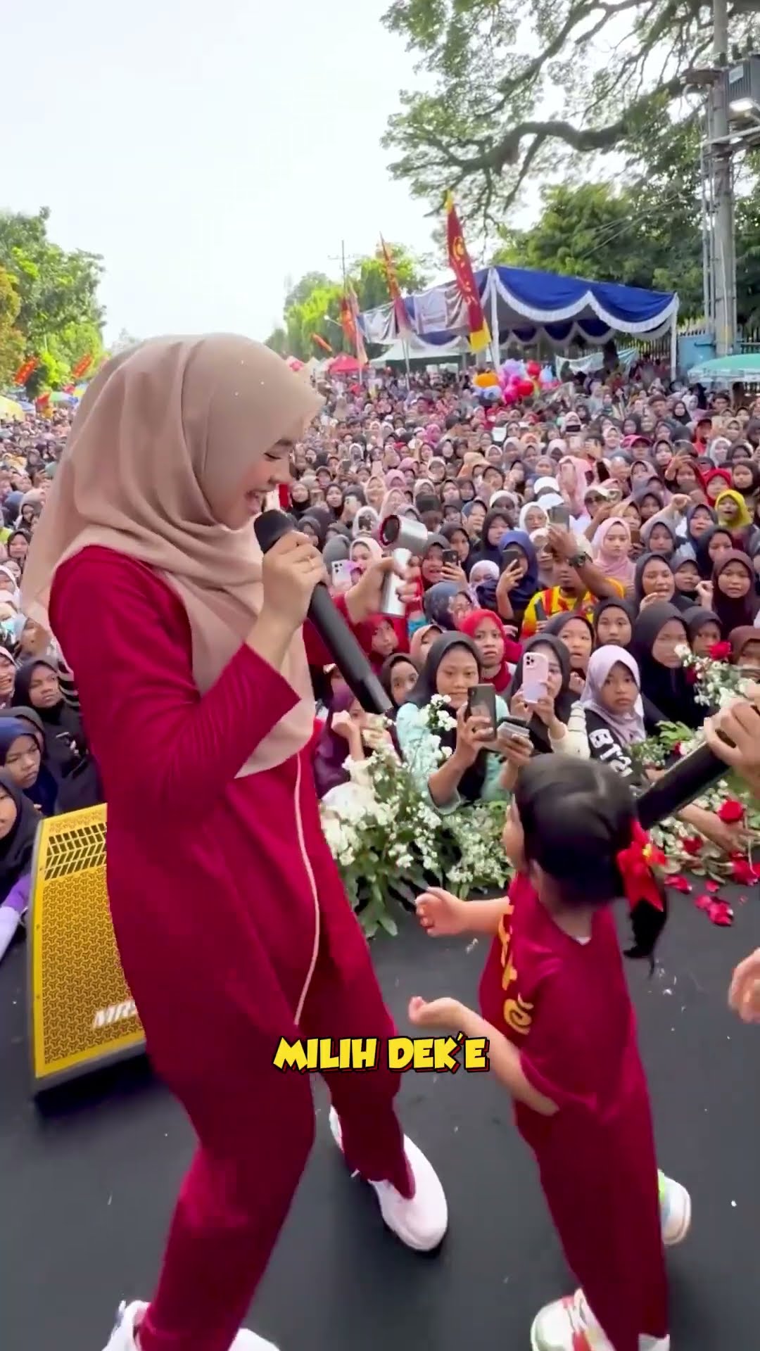 Moana konser didepan Ribuan Orang.. #riaricis