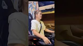 Strong Women Drive Truck Too 💪🚛 #ladytrucker #womenpower #trucklife