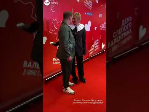 Video: Nick Robinson - vzhajajoča zvezda ali ugašajoči talent?