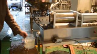 Semi auto 1L,2L,3L,4L,5L liquid filling machine manual type pneumatic piston control