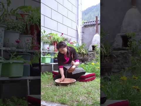 Join Kangba TV Host Wengche Lhamo To Get An Inside Look At Sanglum Tibetan Incense Making Craft