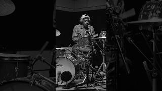 Steve Jordan Performs ”Vultures by John Mayer. #drumeo #johnmayer #stevejordan #drummer