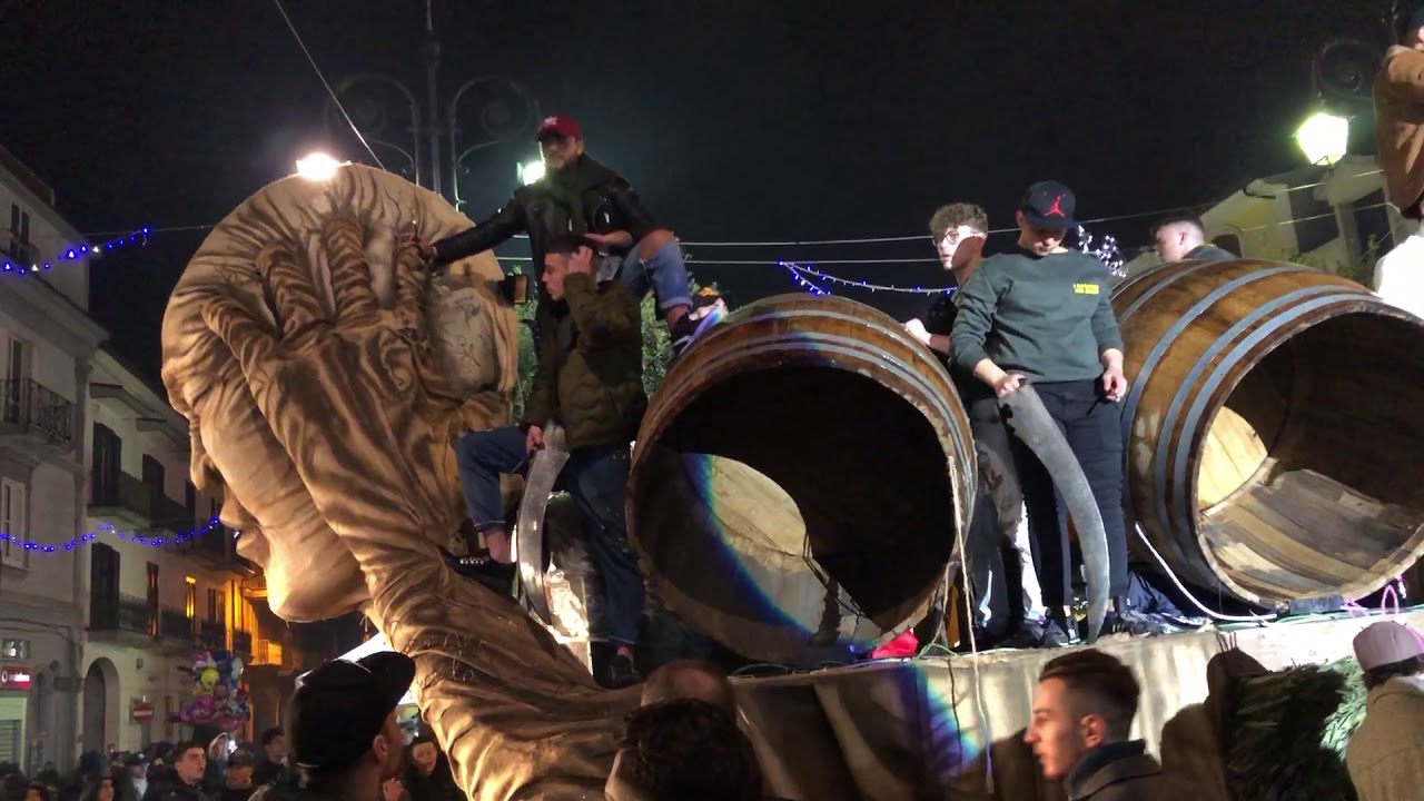 Carri portico 2019 “ i ragazzi del 2003” esibizione piazza