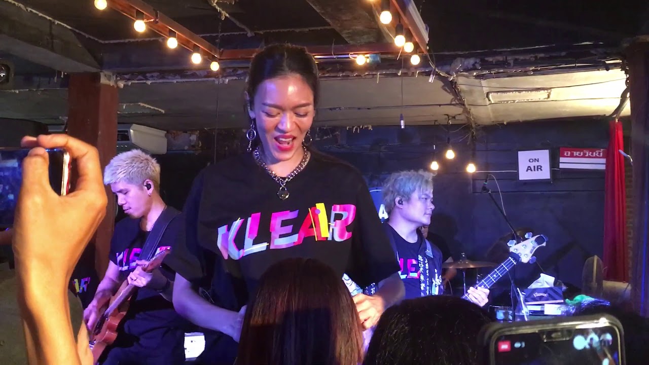 แด่เธอที่รัก : KLEAR [live] - YouTube