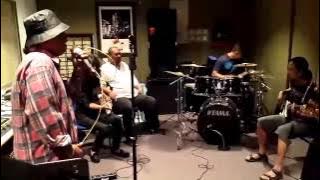 Harry Aziz and Man Keedal feat masterpiece band cover song DEBUNGA WANGI