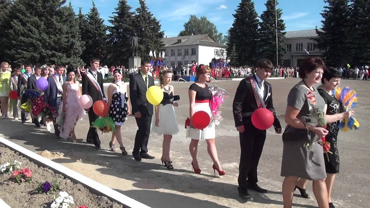 Погода суземка на 14 дней. Суземка школа 2 фотоэкскурсия. Суземка. Суземка Брянская область. Комаричи 1 школа выпускной.