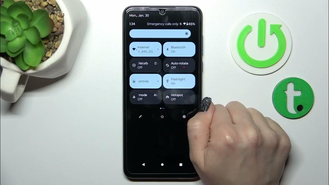 how-to-switch-on-flashlight-on-motorola-moto-g-pure-youtube