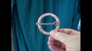 How to use a scarf clip