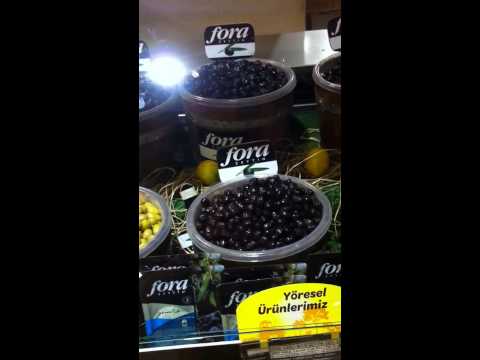 Оливки в турецком маркете