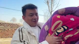 这趟活年尾压到年头，先给他洗个澡，过两天继续陪我征战沙场