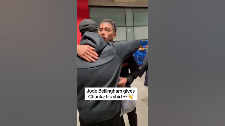 Bellingham gives Chunkz his shirt #chunkz #bellingham #realmadrid