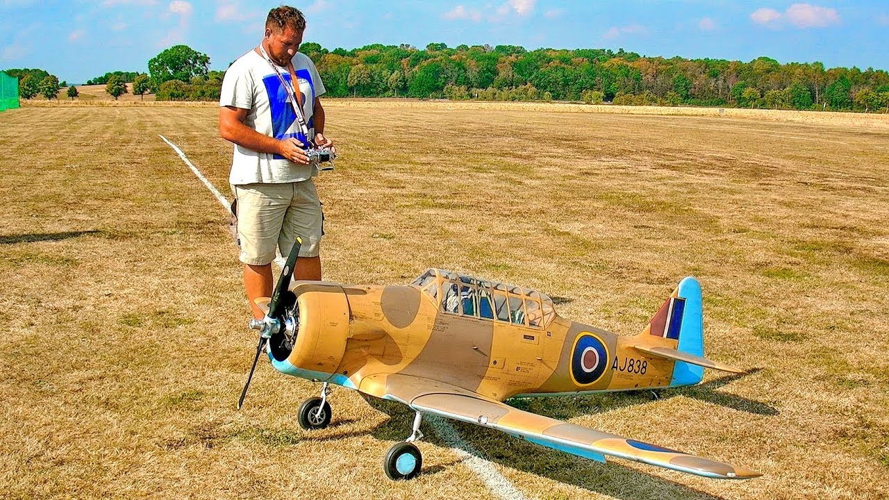 AMAZING HUGE RC NORTH AMERICAN AT-6 SCALE MODEL AIRPLANE FLIGHT DEMONSTRATION pylones santafe