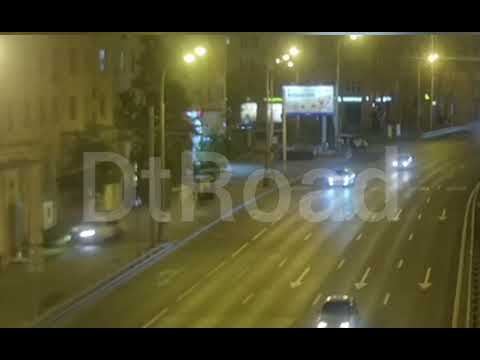 Иномарка снесла остановку в СЗАО Москвы