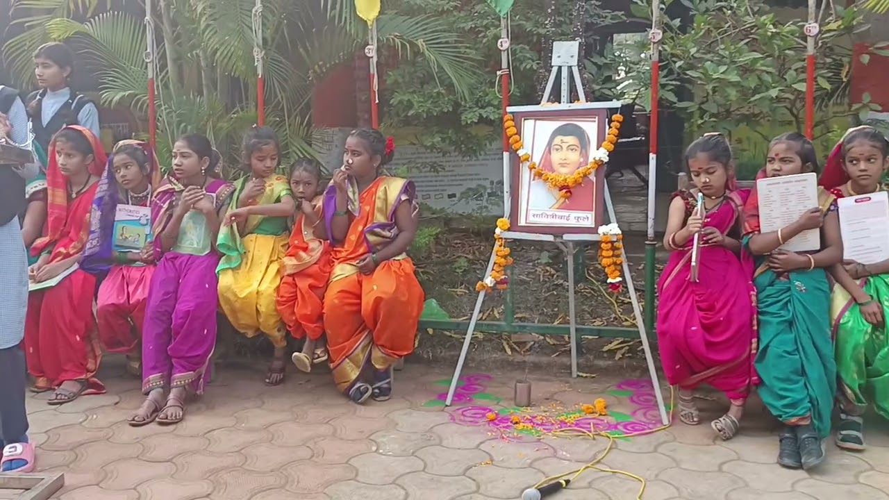 श्रद्धा लक्ष्मण राऊळकर... इयत्ता सातवी.....सावित्रीबाई फुले जयंतीनिमित्त भाषण करत आहे 