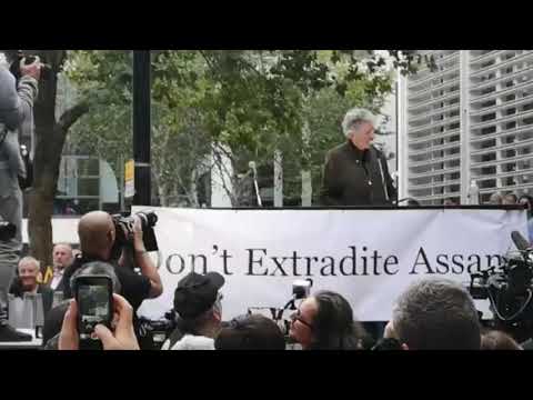 Roger Waters&#039; speech before performing live in support of Assange 02 09 2019