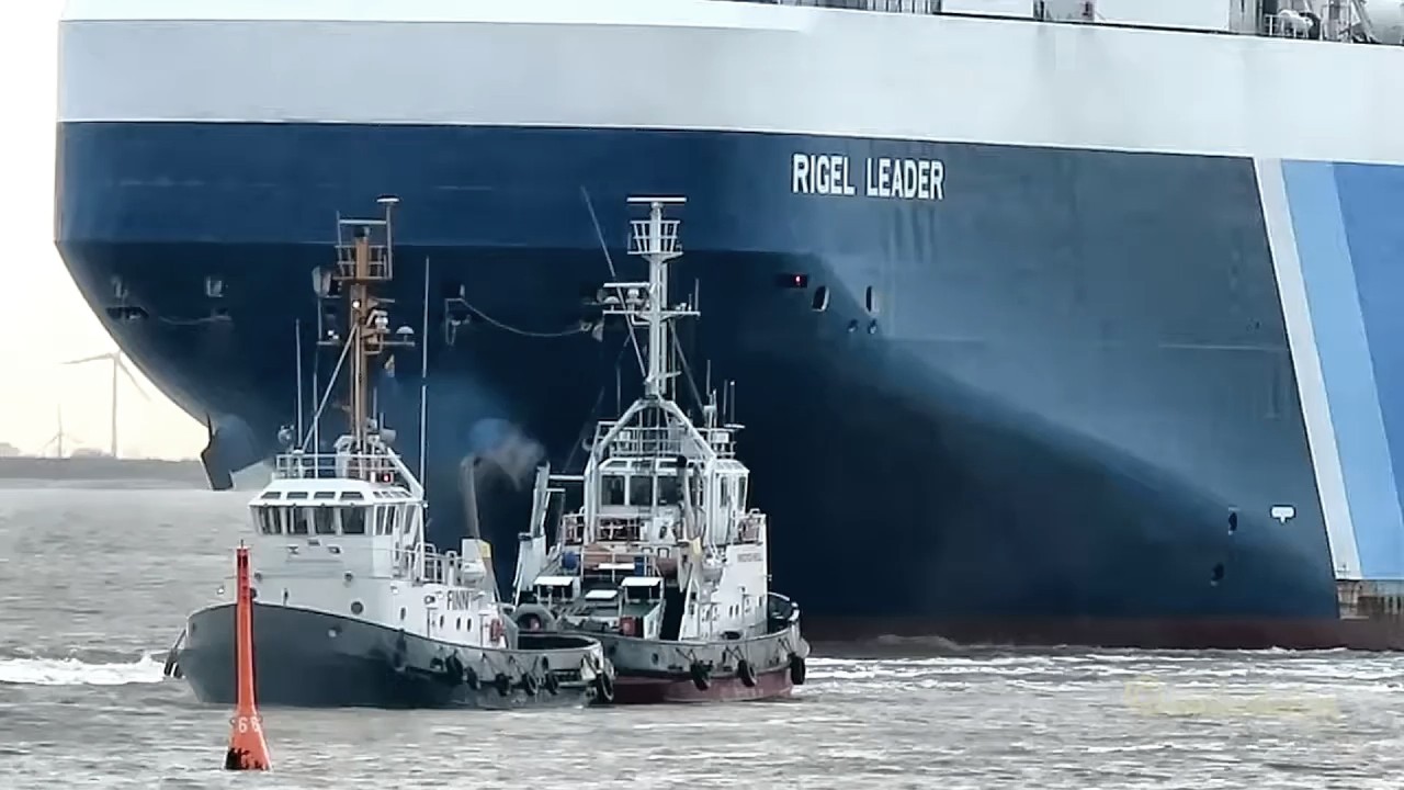 Einlauf RoRo car carrier RIGEL LEADER  4 tugs Autotransporter 3FBT6 IMO 9604940 Emspier Emden