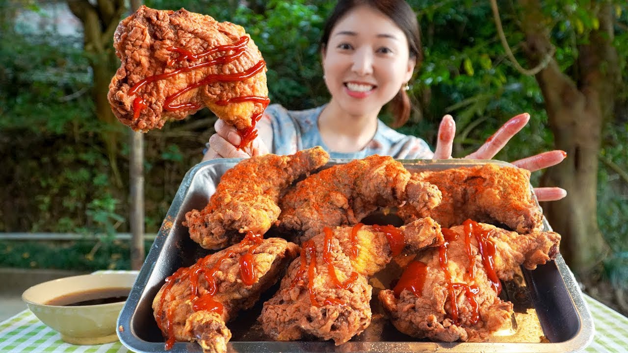 小雨炸個超大雞腿吃，金黃酥脆一口下去嘎嘣脆，配上冰可樂太爽了【市民朱小雨】