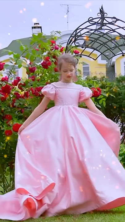 The queen chooses a bride for the prince. Princess dance battle. #supersofi #cinderella #snowwhite