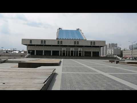 Площадь театра имени Камала в Казани. Апрель 2015 год.