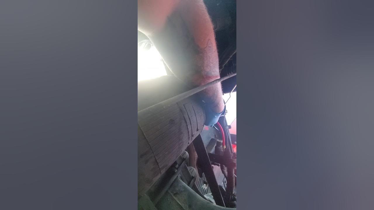 Volvo vnl leveling valve - YouTube